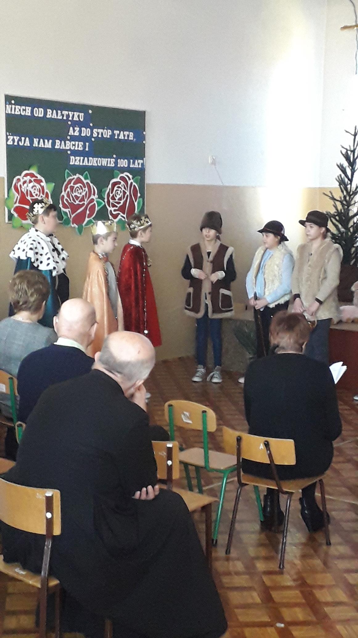 Wspominamy Święto Babć i Dziadków w Szkole w Męcinie Wielkiej